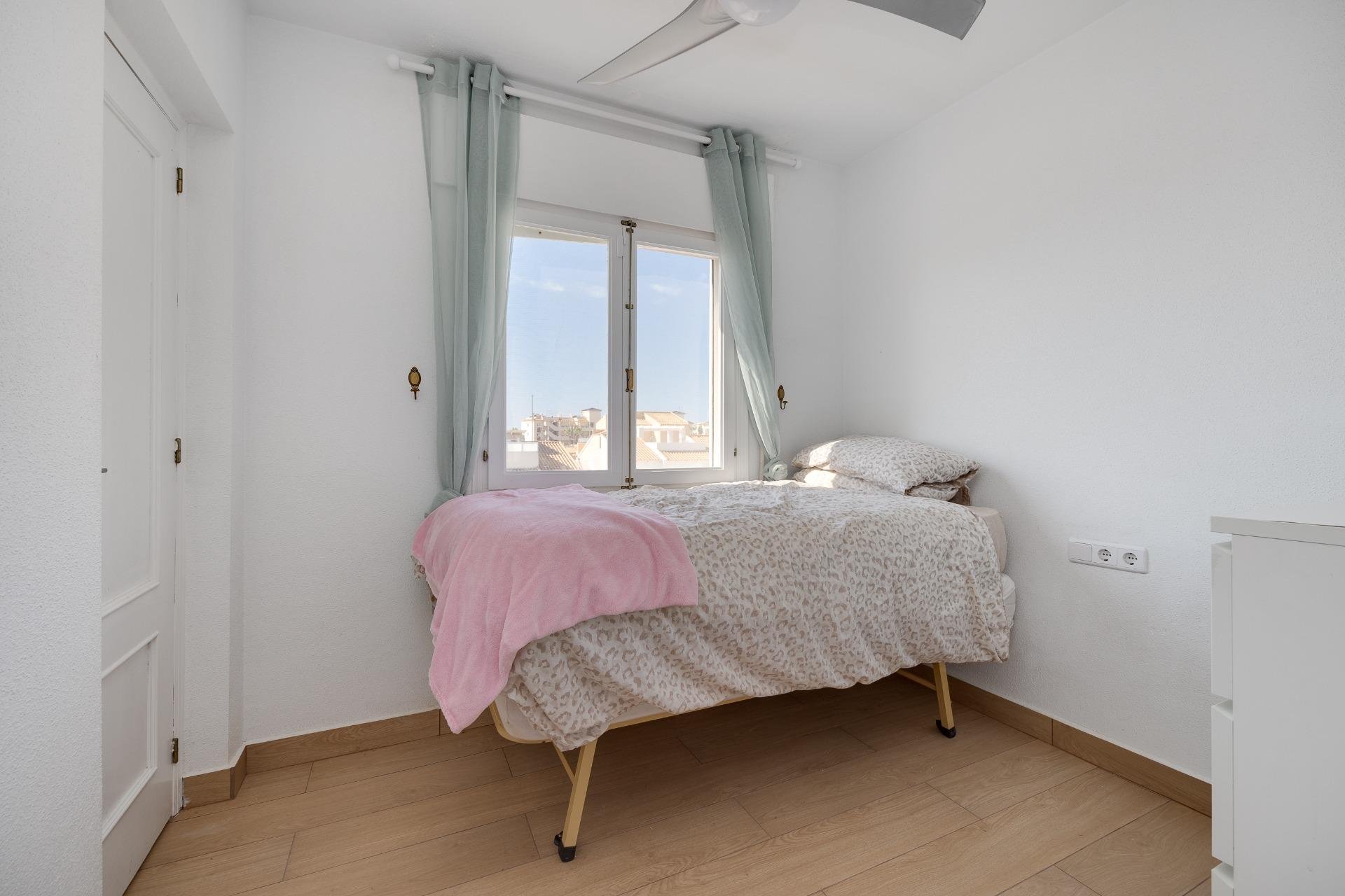 Resale - Villa -
Orihuela Costa - Los Almendros-La Florida