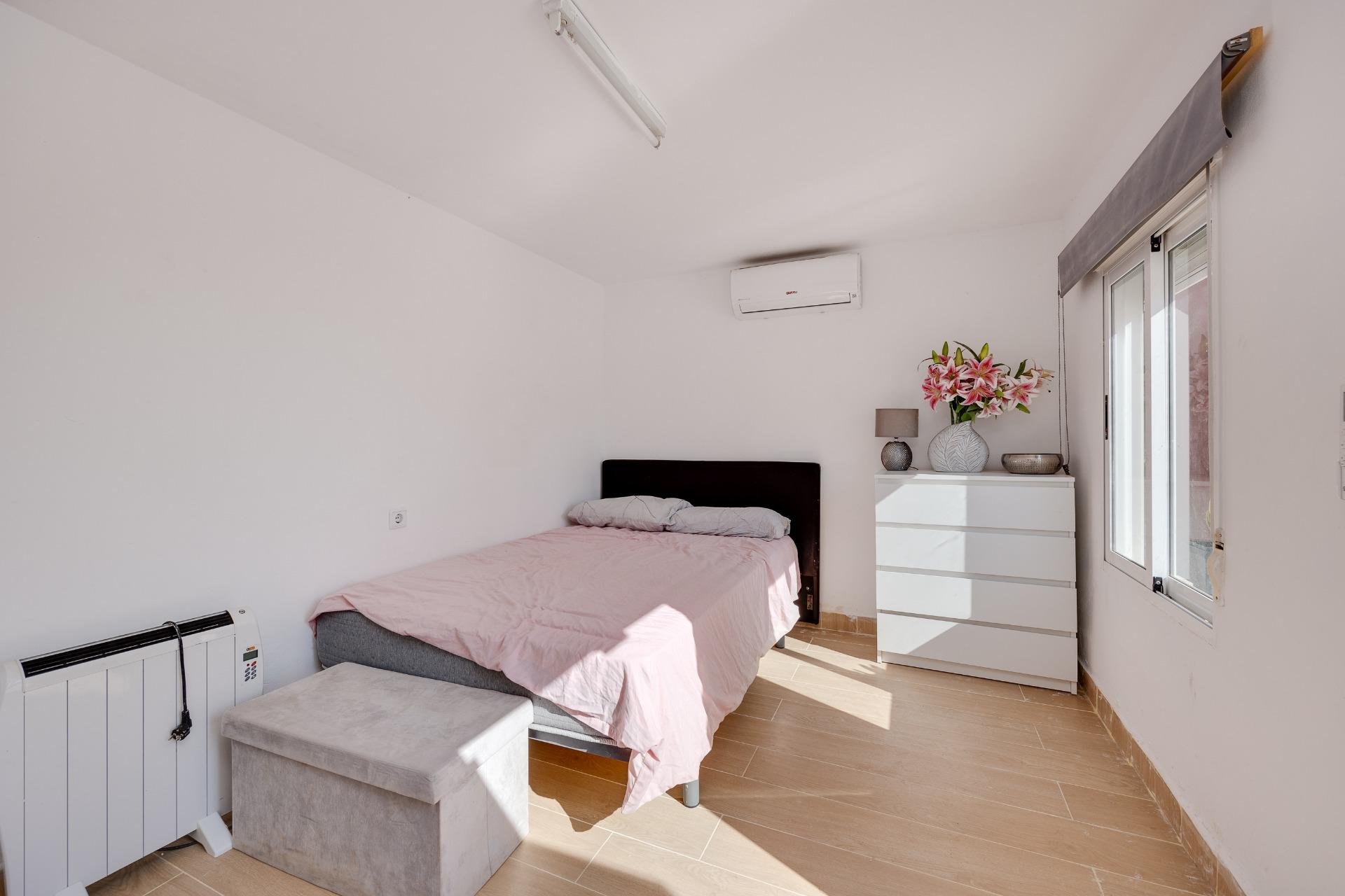 Resale - Villa -
Orihuela Costa - Los Almendros-La Florida