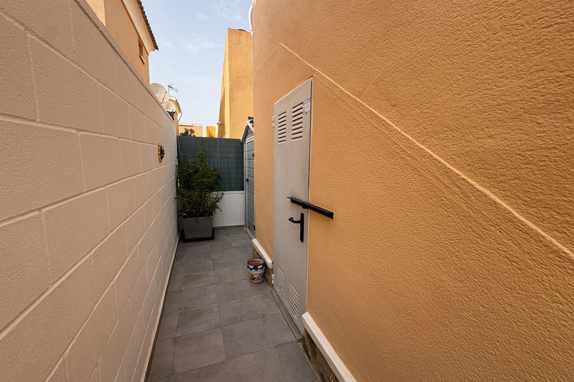 Resale - Villa -
Orihuela Costa - Los Almendros-La Florida