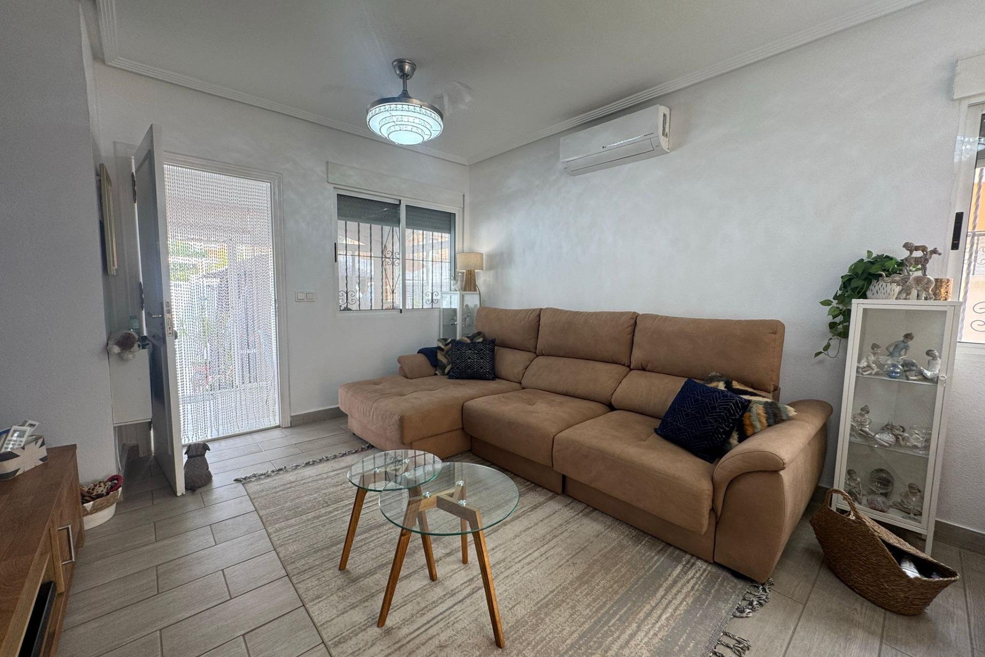 Resale - Villa -
Orihuela Costa - Los Almendros-La Florida