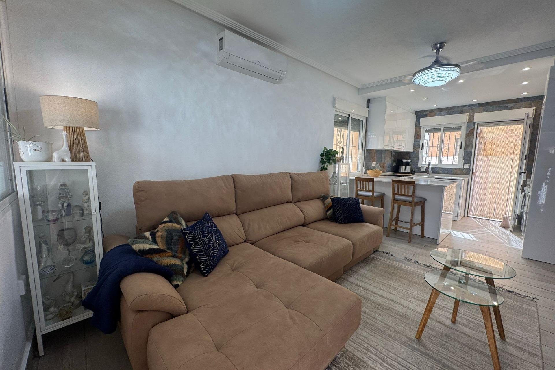 Resale - Villa -
Orihuela Costa - Los Almendros-La Florida