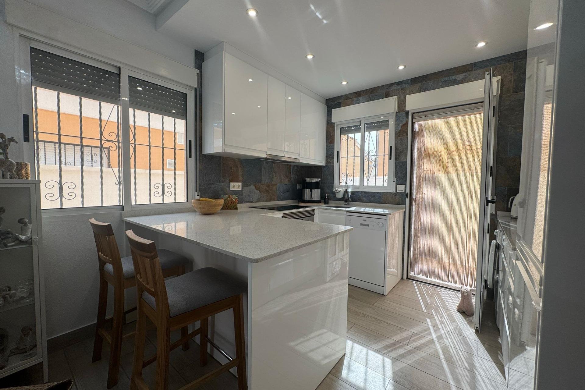 Resale - Villa -
Orihuela Costa - Los Almendros-La Florida
