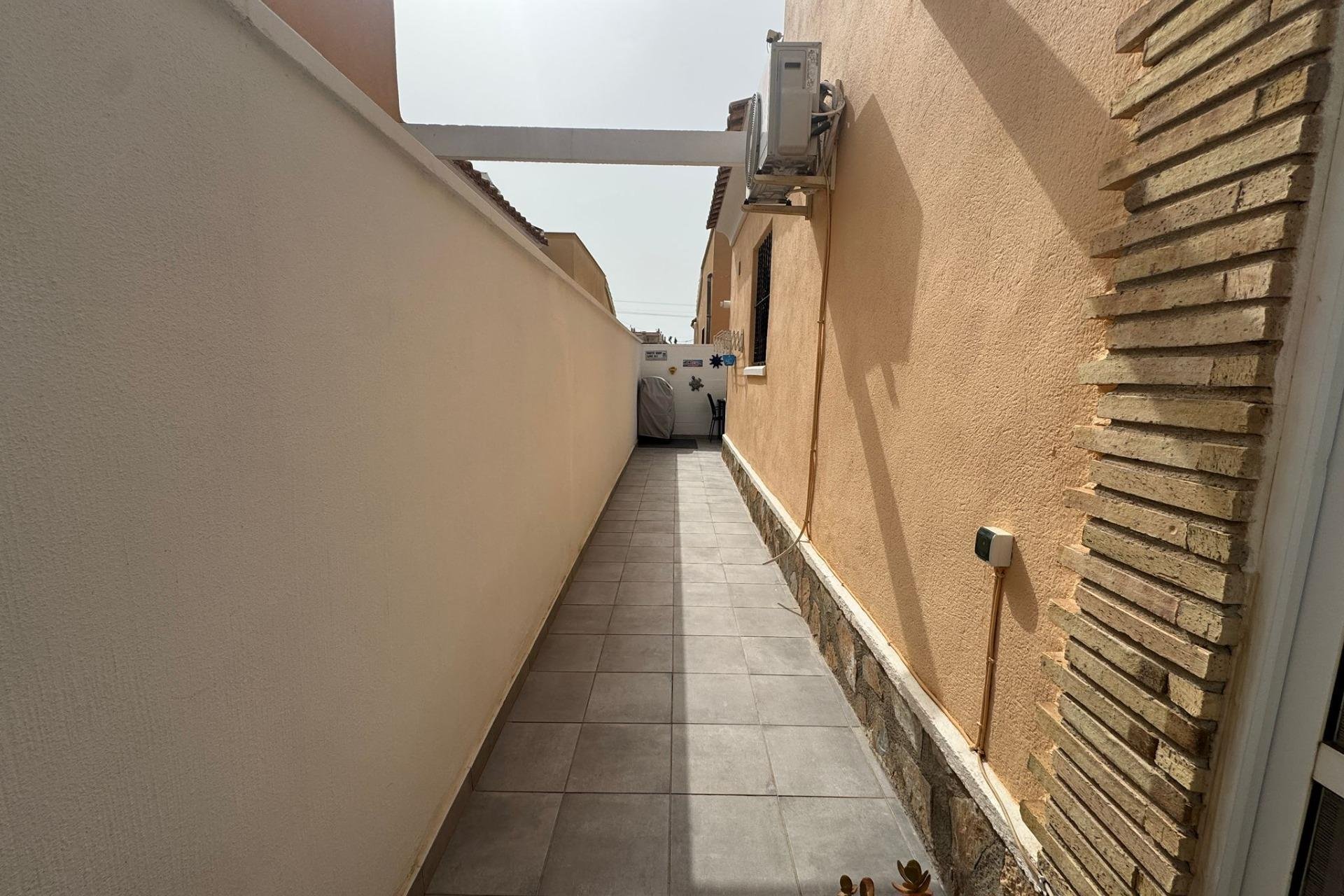 Resale - Villa -
Orihuela Costa - Los Almendros-La Florida