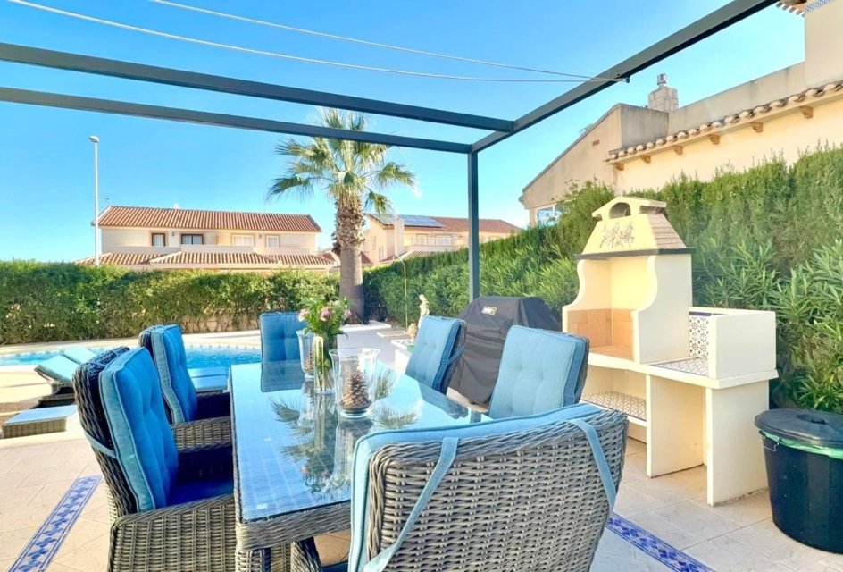 Resale - Villa -
Orihuela Costa - Los Dolses