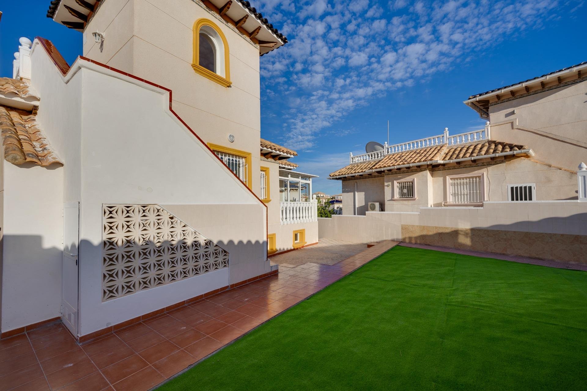 Resale - Villa -
Orihuela Costa - Playa Flamenca