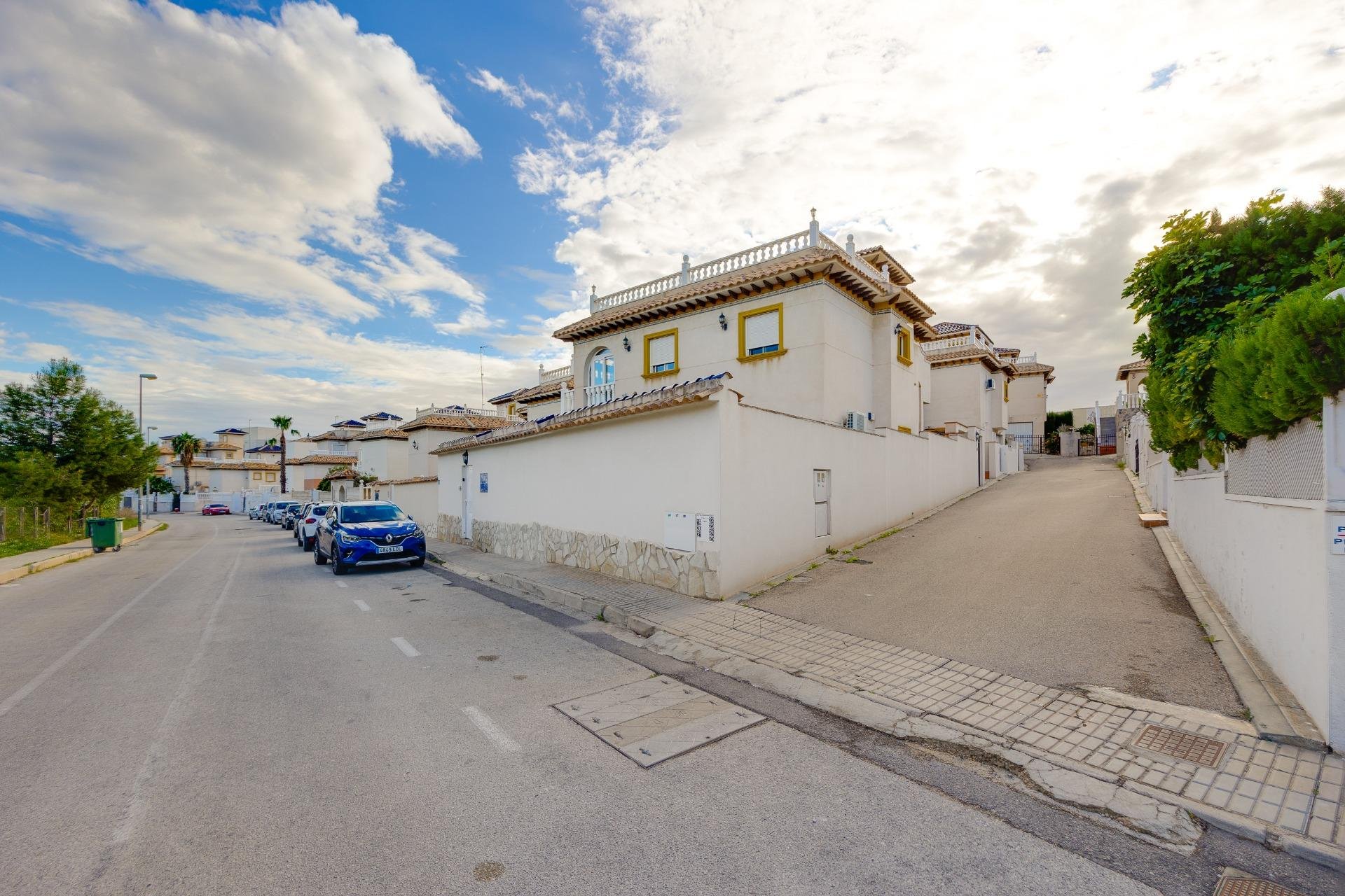 Resale - Villa -
Orihuela Costa - Playa Flamenca