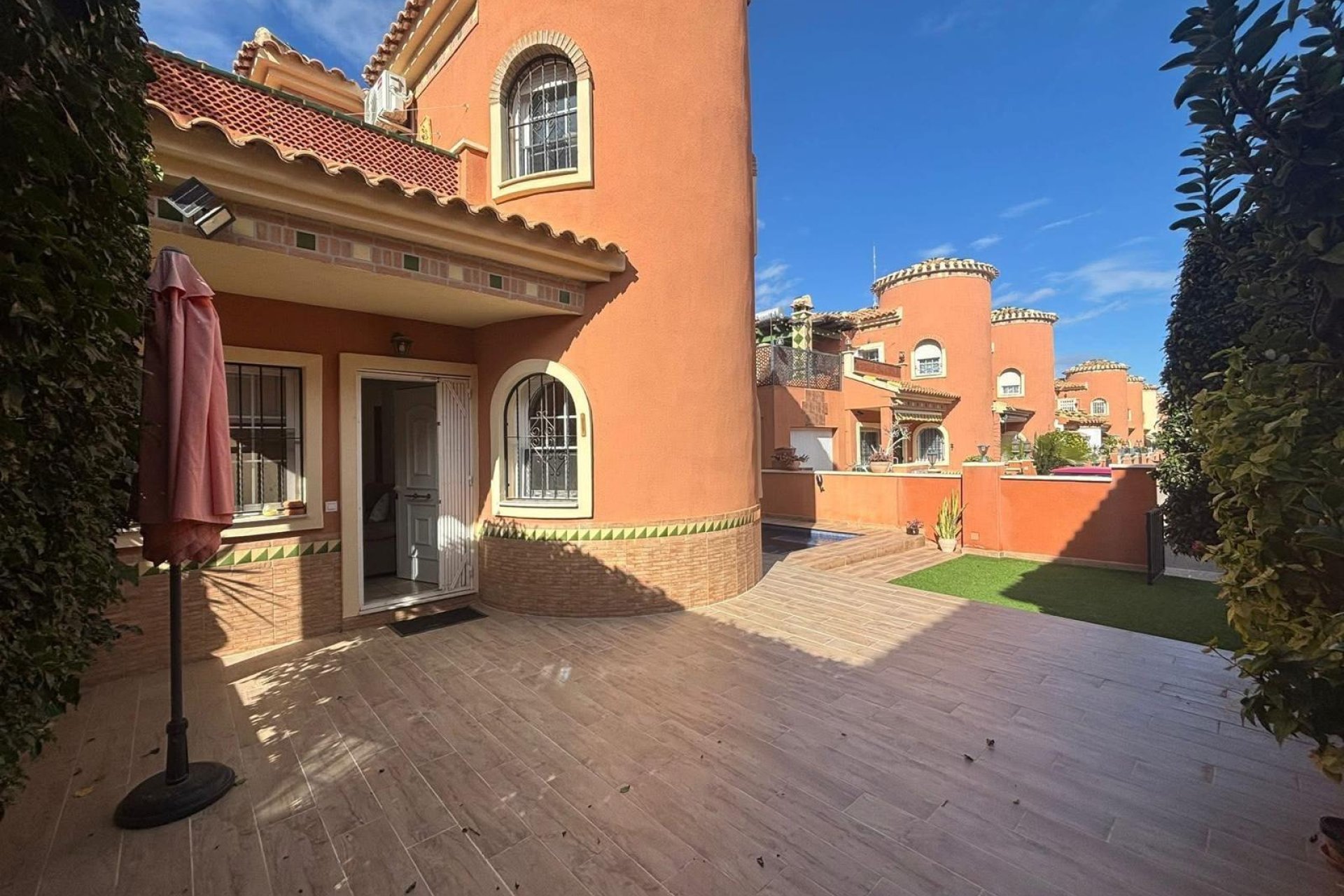 Resale - Villa -
Orihuela Costa - Playa Flamenca