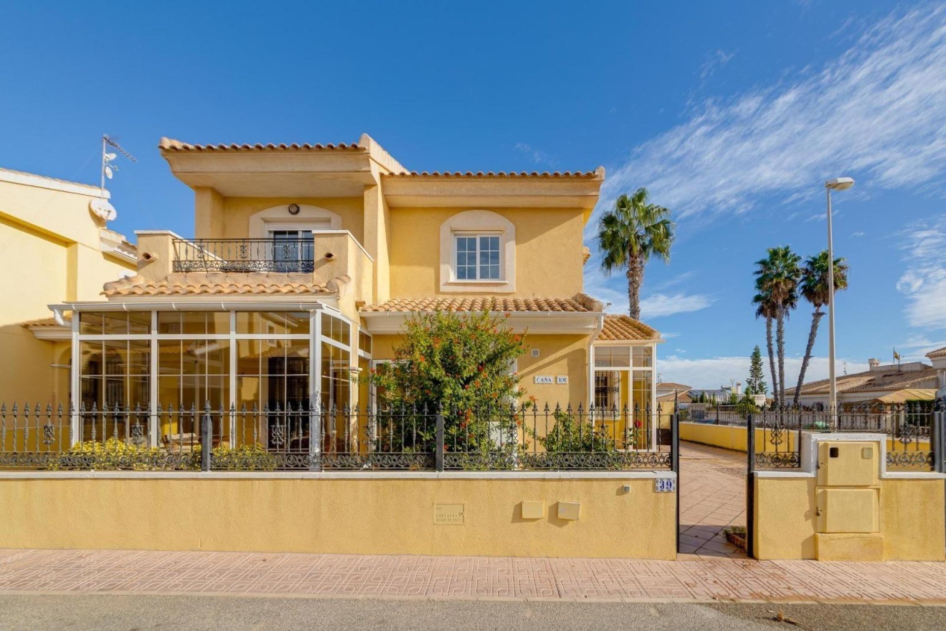 Resale - Villa -
Orihuela Costa - Playa Flamenca