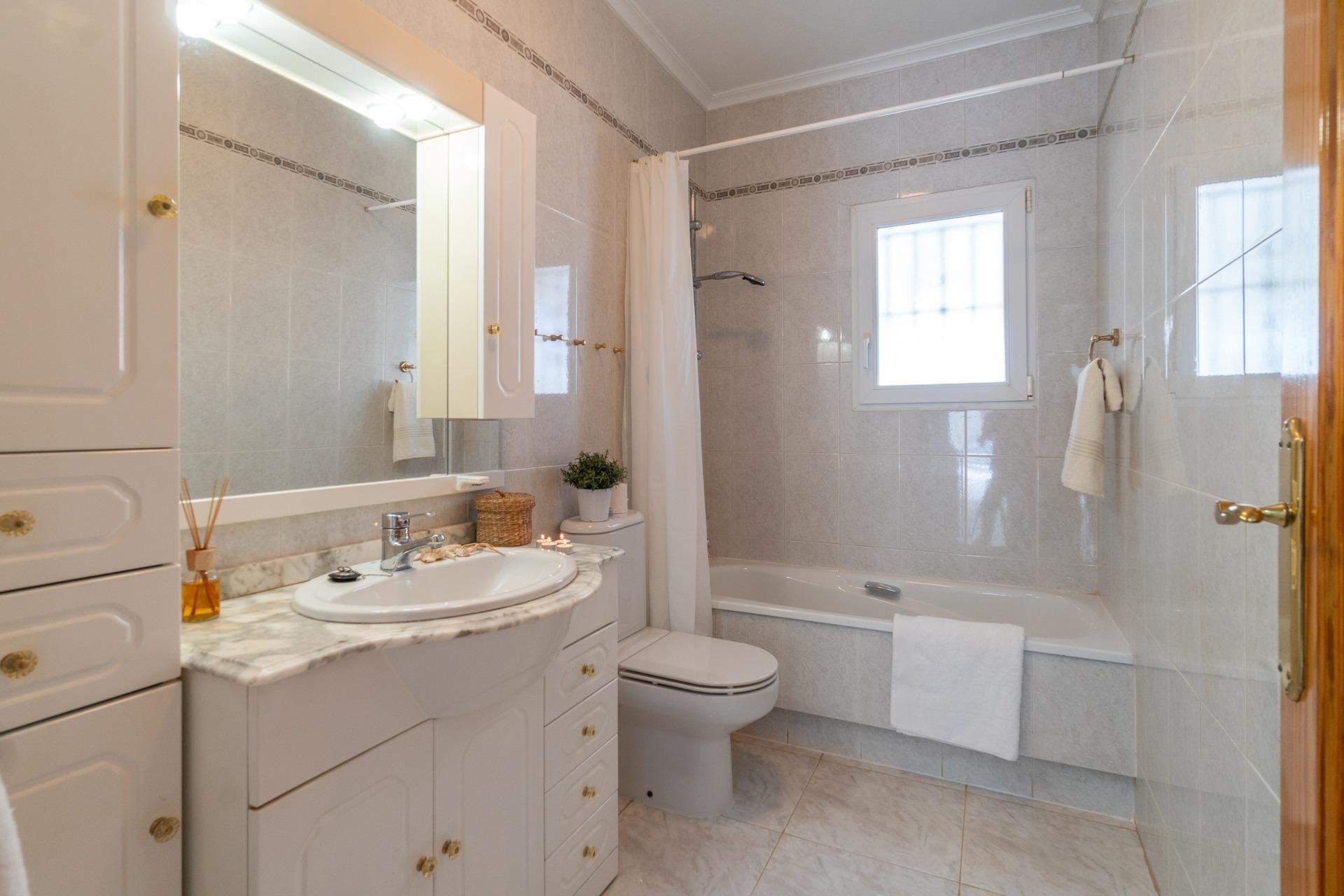 Resale - Villa -
Orihuela Costa - Playa Flamenca