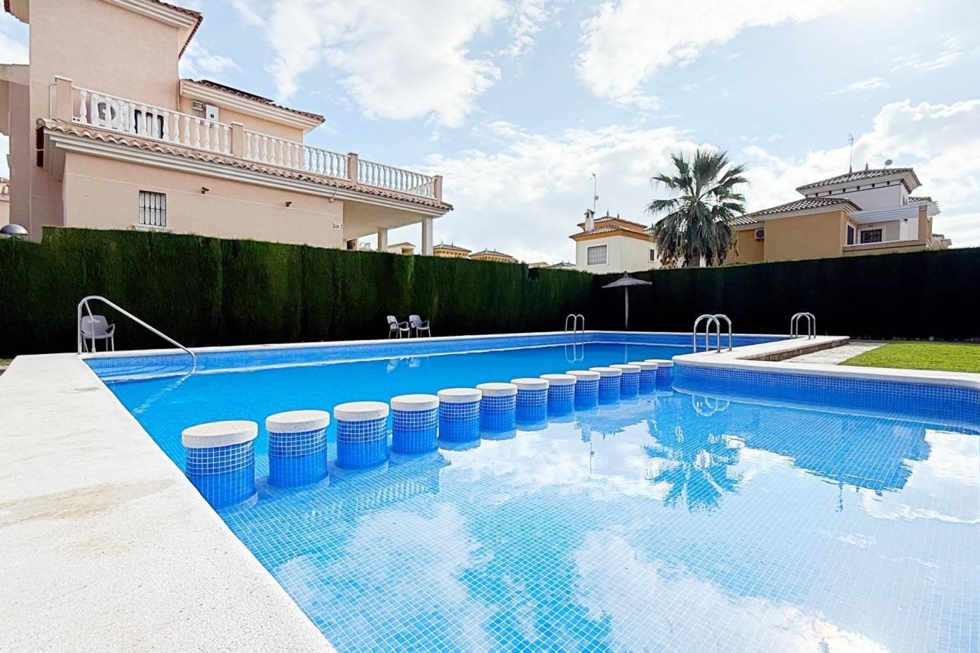 Resale - Villa -
Orihuela Costa - Urbanización Perla del Mar