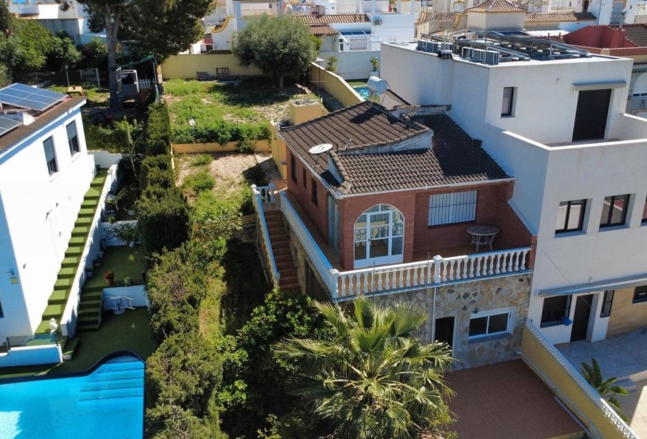 Resale - Villa -
Orihuela Costa - Urbanización Perla del Mar
