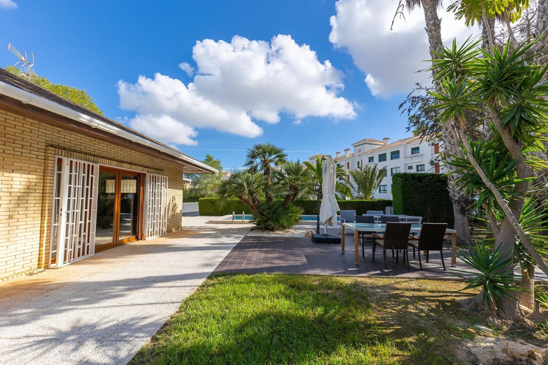 Resale - Villa -
Orihuela Costa - Villamartín