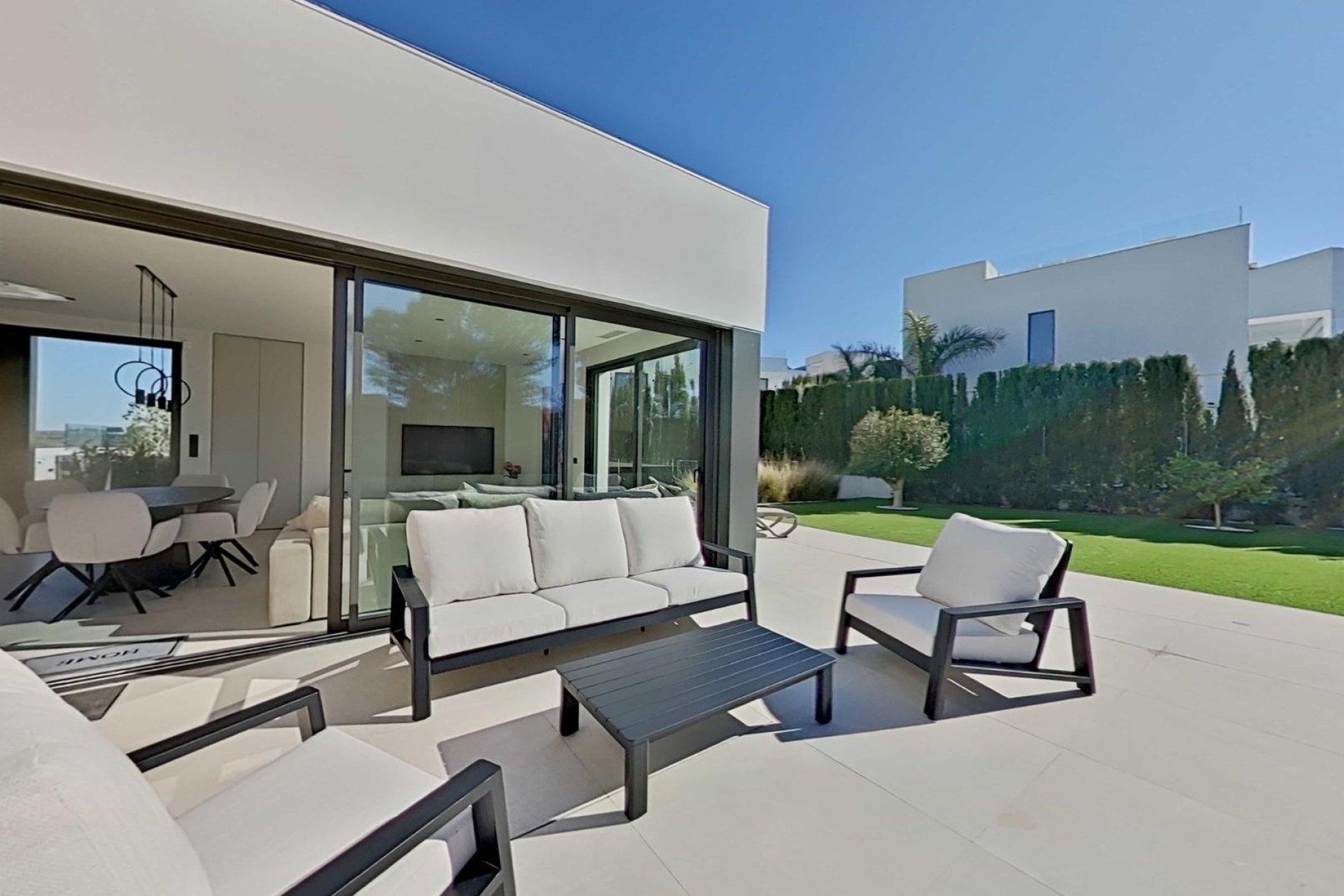 Resale - Villa -
Orihuela - Las Colinas Golf