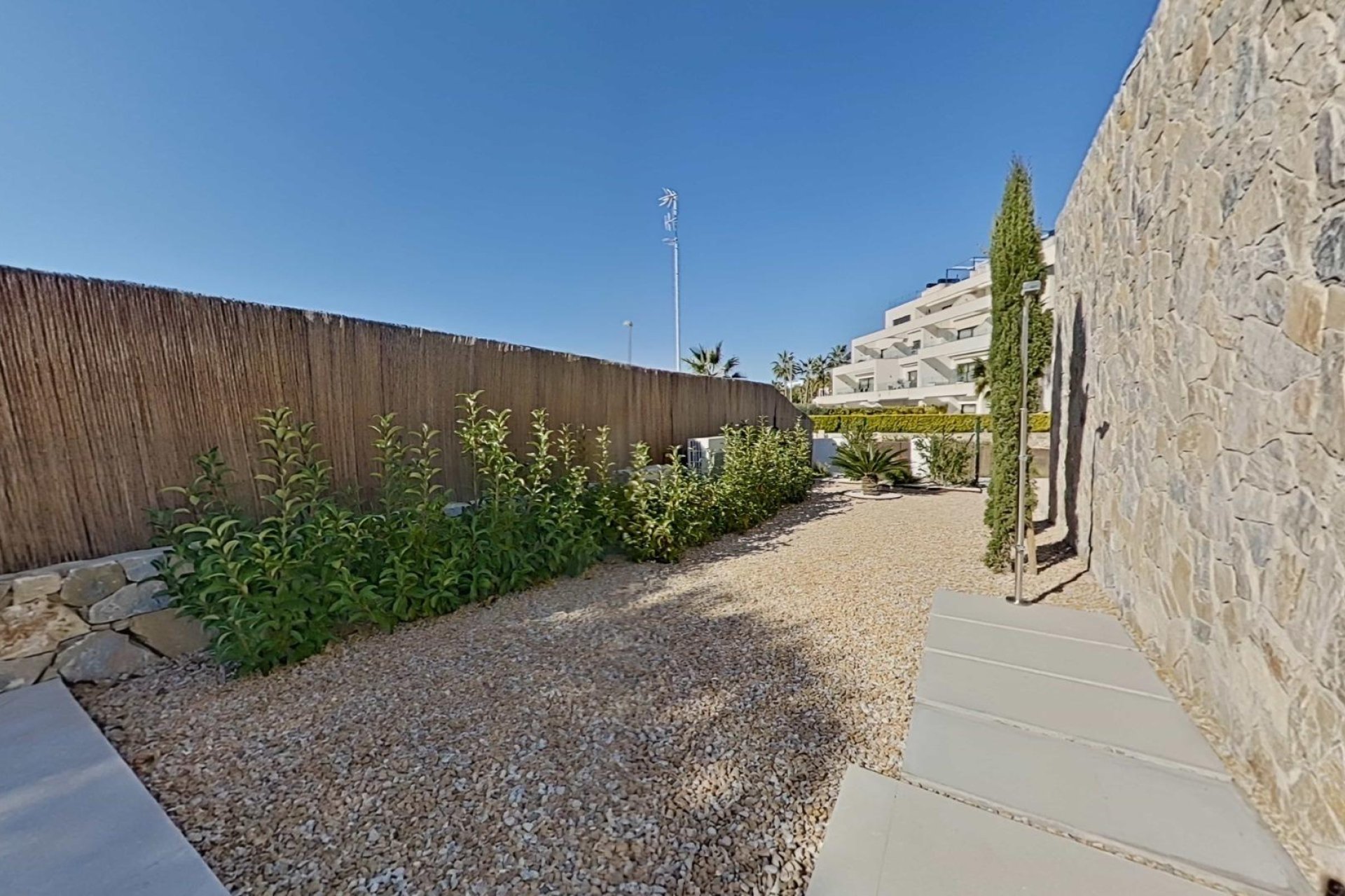Resale - Villa -
Orihuela - Las Colinas Golf