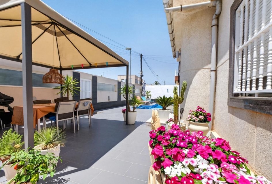Resale - Villa -
Pilar de la Horadada - Mil Palmeras