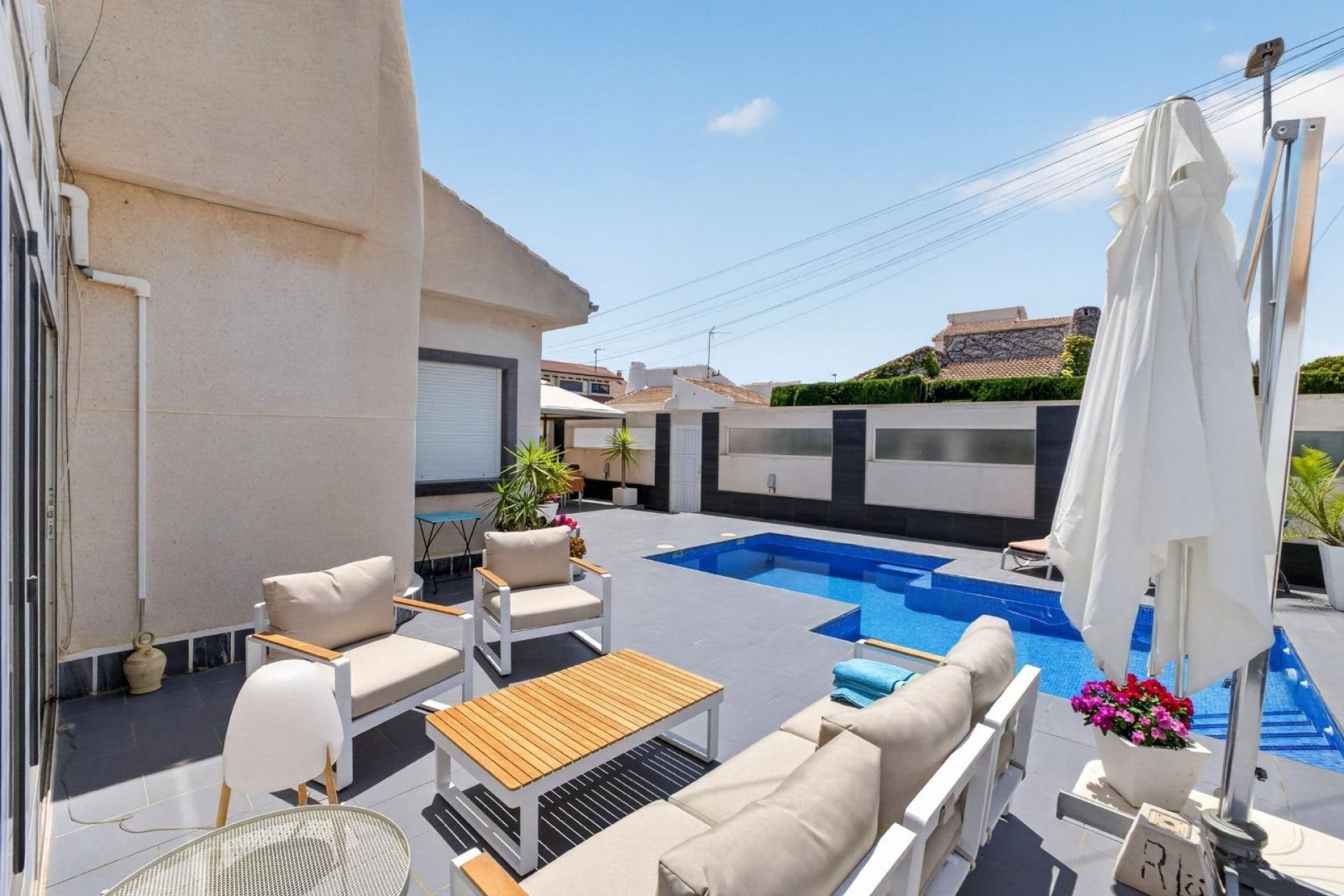 Resale - Villa -
Pilar de la Horadada - Mil Palmeras