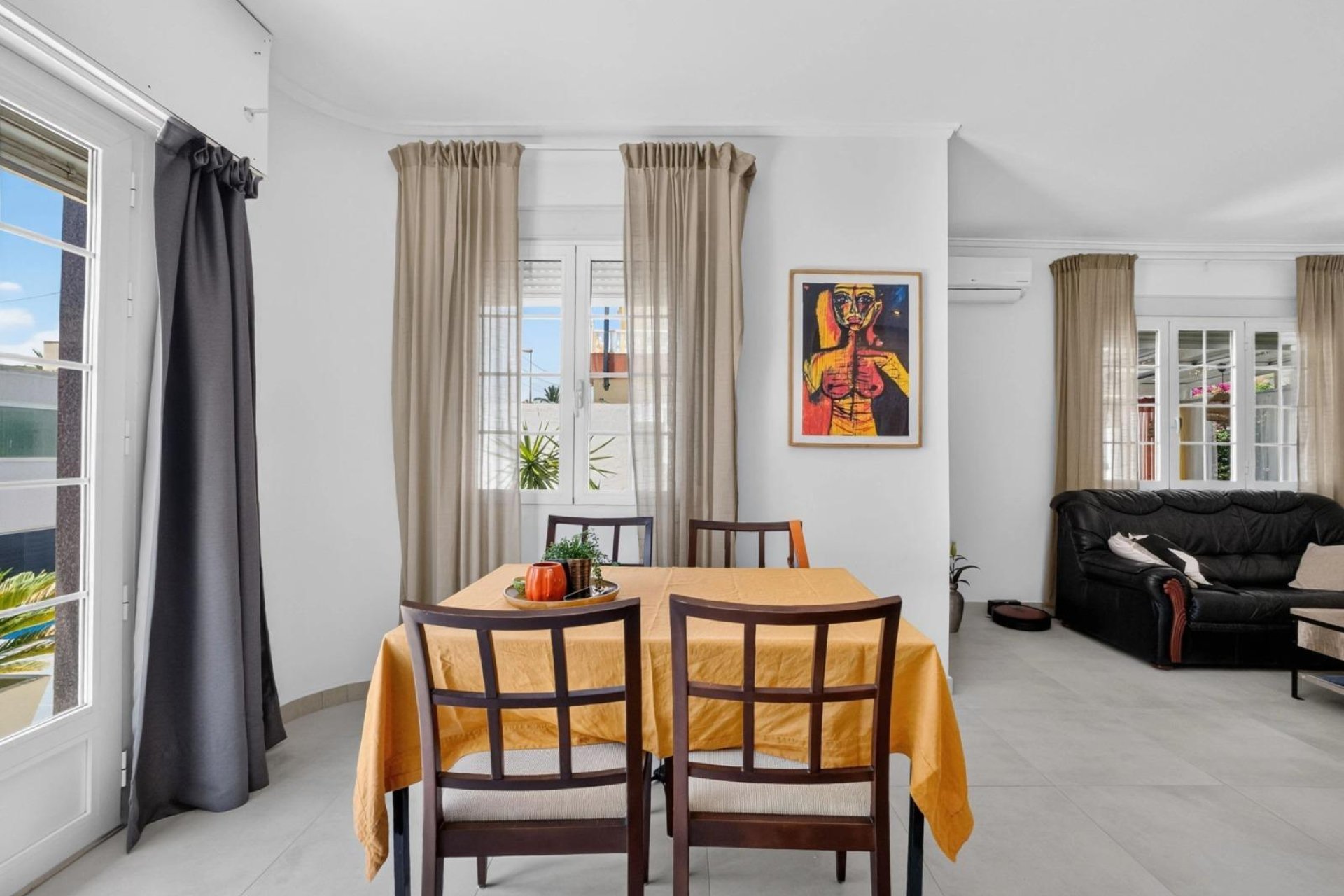 Resale - Villa -
Pilar de la Horadada - Mil Palmeras
