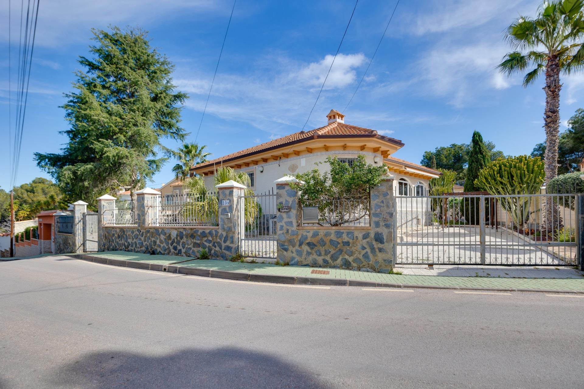 Resale - Villa -
Pilar de la Horadada - Pinar de Campoverde