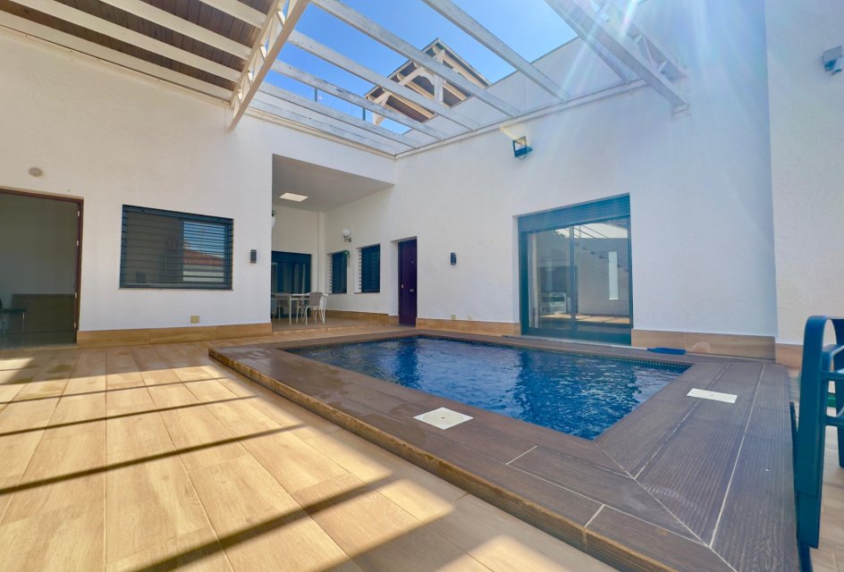 Resale - Villa -
Pilar de la Horadada - Torre de la Horadada