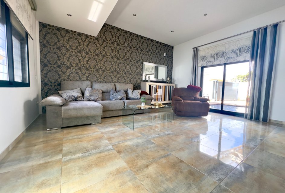 Resale - Villa -
Pilar de la Horadada - Torre de la Horadada