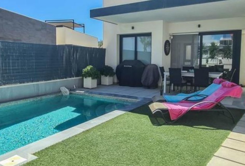 Resale - Villa -
San Miguel de Salinas - Altos de san miguel