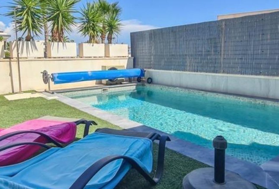 Resale - Villa -
San Miguel de Salinas - Altos de san miguel