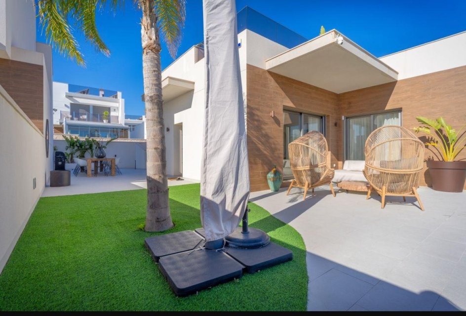 Resale - Villa -
San Miguel de Salinas - Altos de san miguel