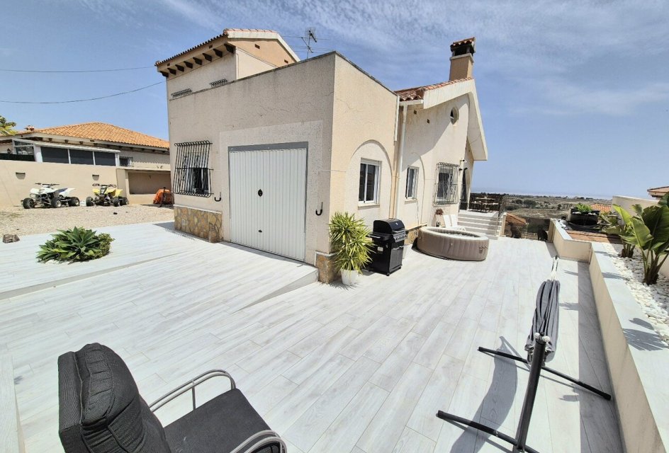 Resale - Villa -
San Miguel de Salinas - Ciudad de las comunicaciones