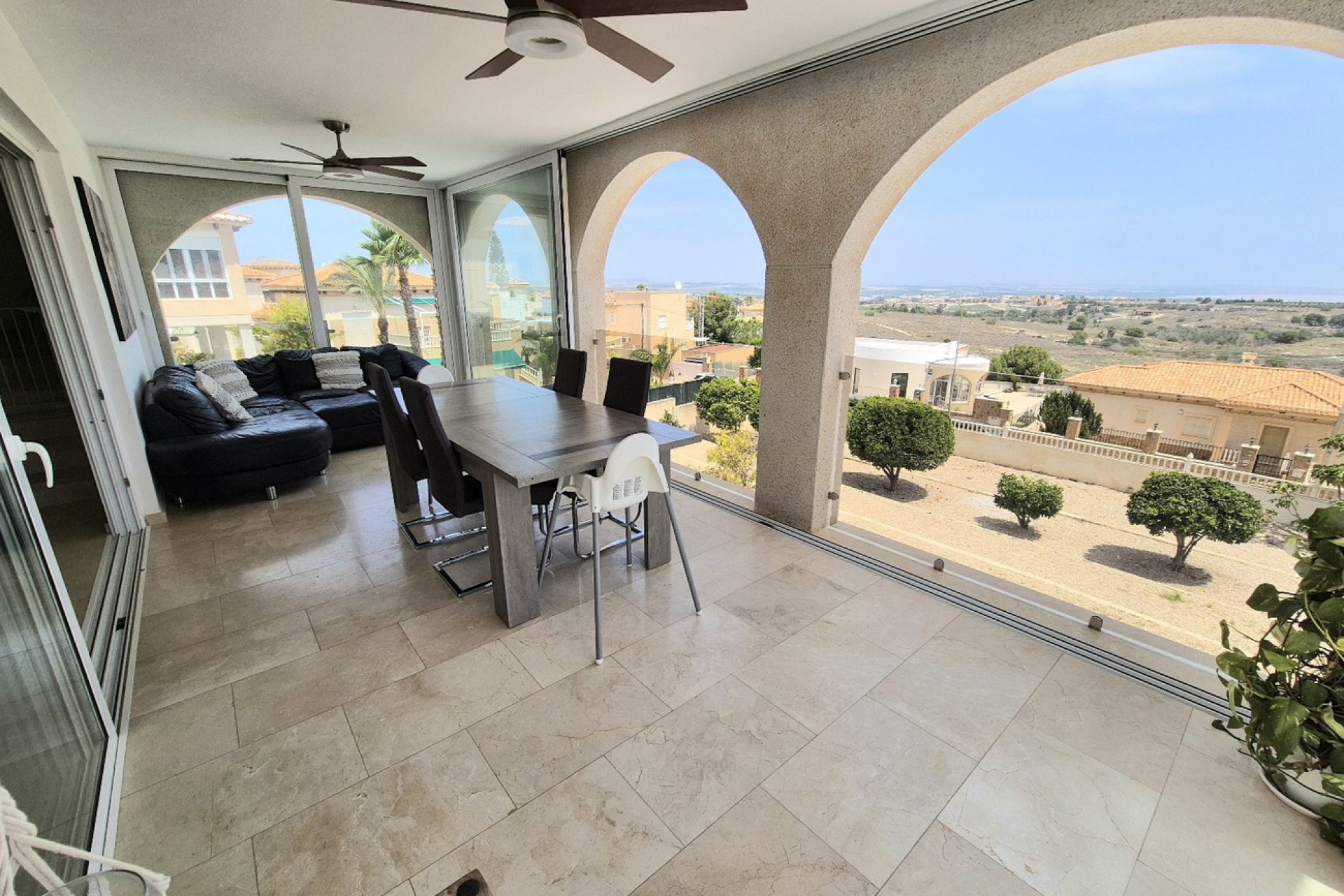 Resale - Villa -
San Miguel de Salinas - Ciudad de las comunicaciones