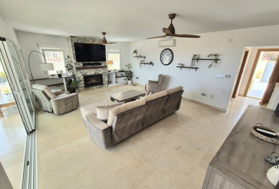 Resale - Villa -
San Miguel de Salinas - Ciudad de las comunicaciones