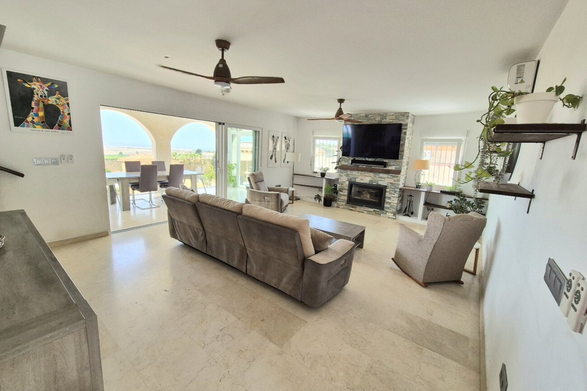 Resale - Villa -
San Miguel de Salinas - Ciudad de las comunicaciones