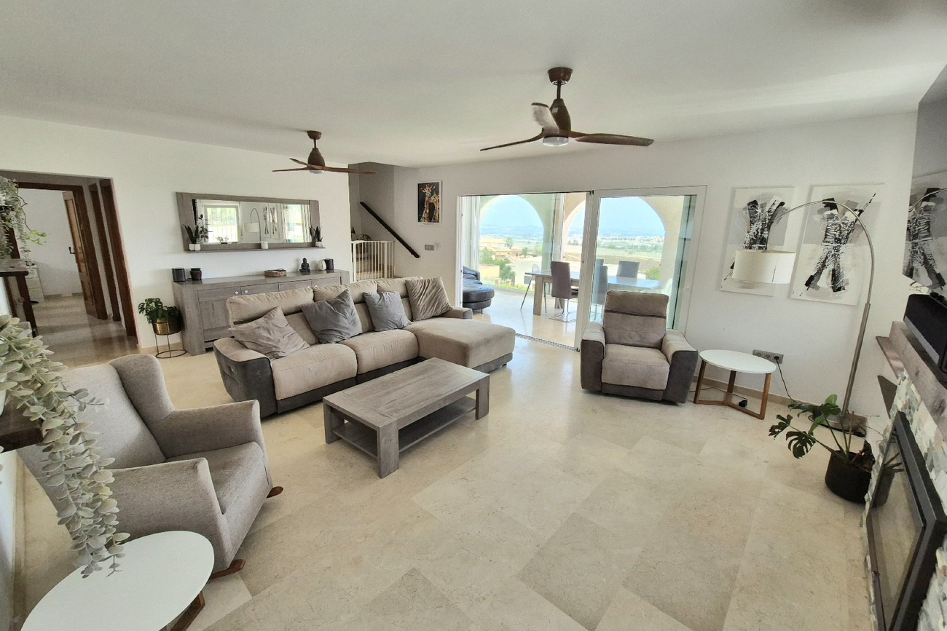 Resale - Villa -
San Miguel de Salinas - Ciudad de las comunicaciones