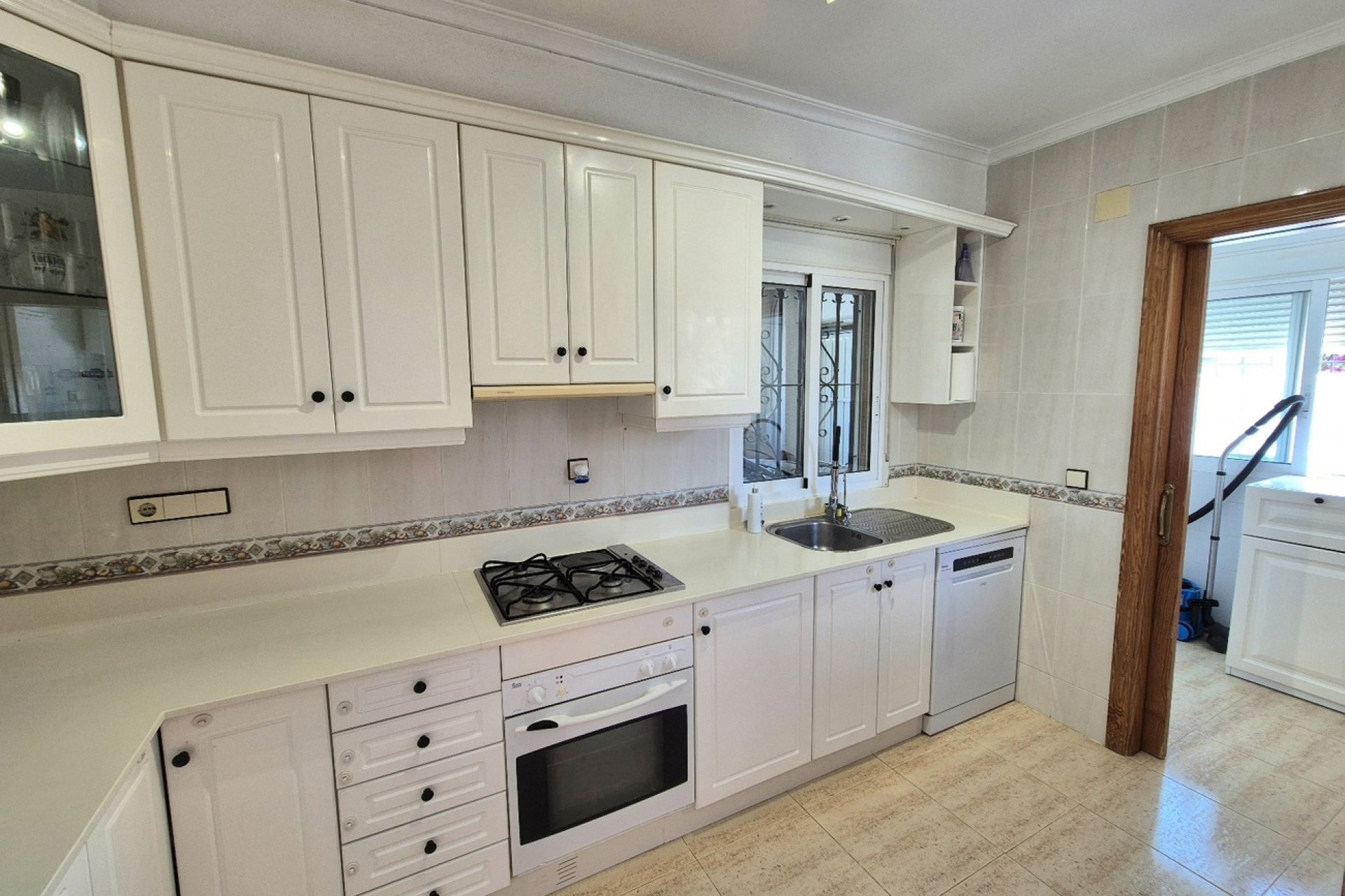 Resale - Villa -
San Miguel de Salinas - Ciudad de las comunicaciones