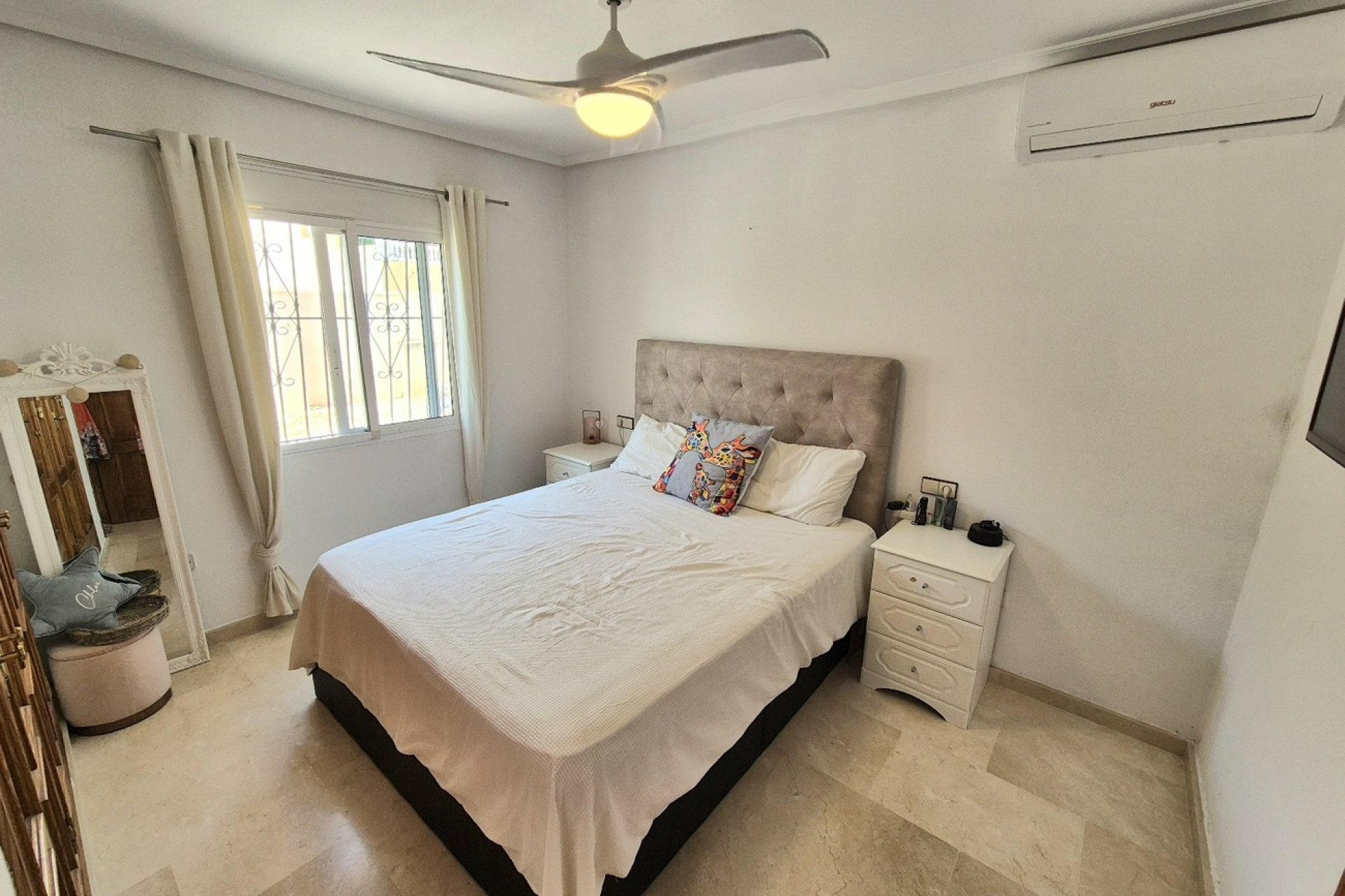 Resale - Villa -
San Miguel de Salinas - Ciudad de las comunicaciones