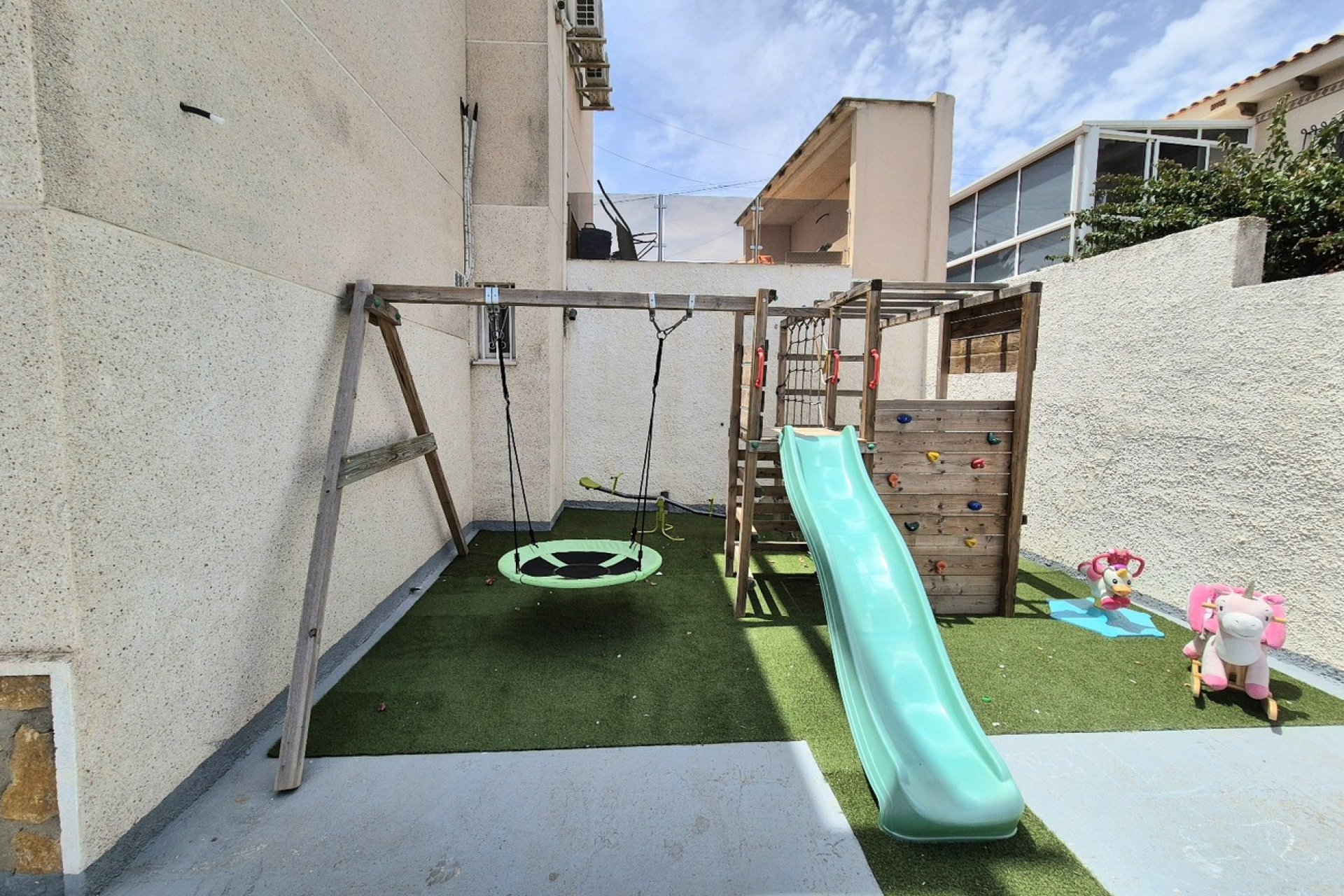 Resale - Villa -
San Miguel de Salinas - Ciudad de las comunicaciones