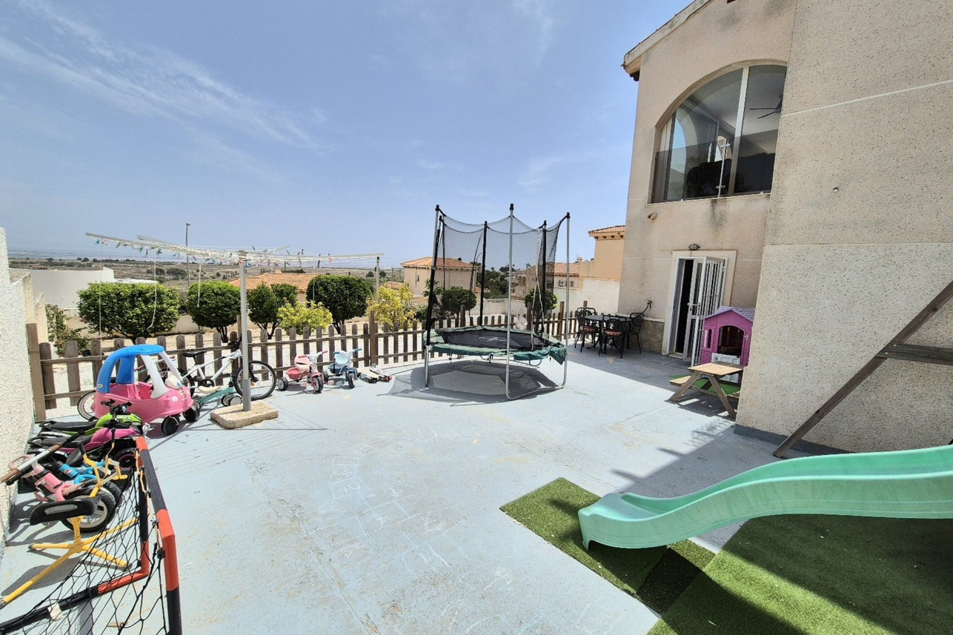 Resale - Villa -
San Miguel de Salinas - Ciudad de las comunicaciones