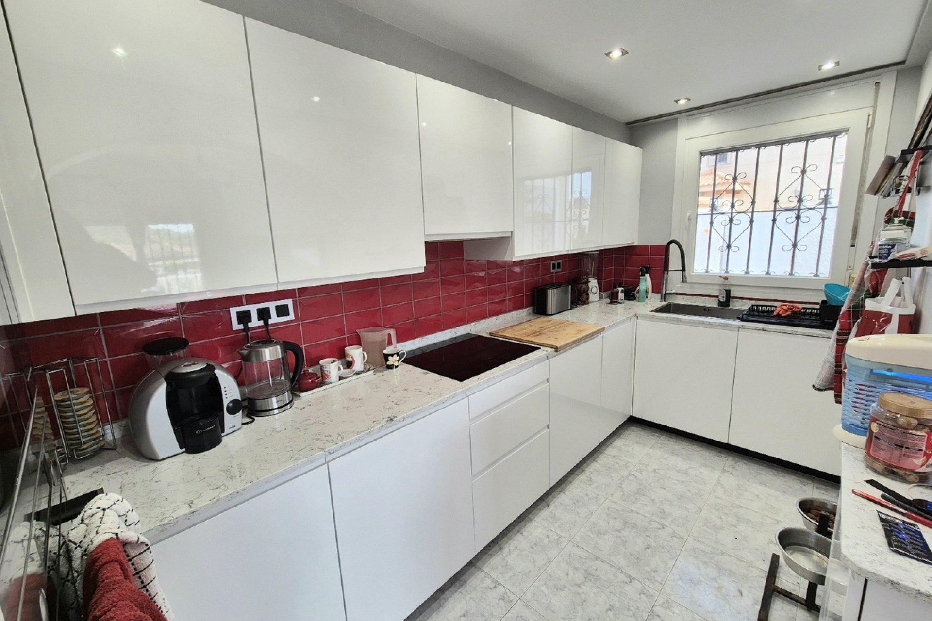 Resale - Villa -
San Miguel de Salinas - Ciudad de las comunicaciones