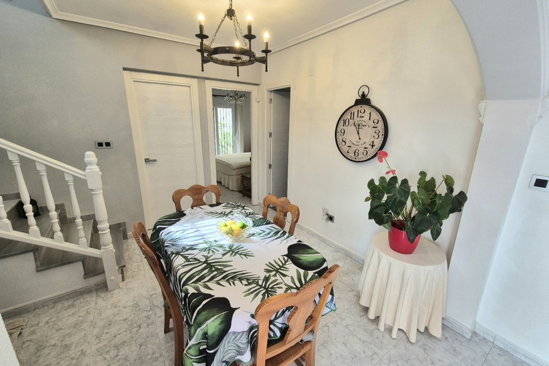 Resale - Villa -
San Miguel de Salinas - Ciudad de las comunicaciones