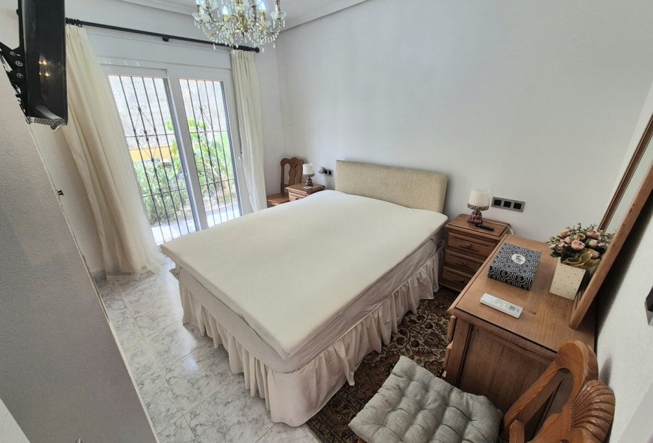 Resale - Villa -
San Miguel de Salinas - Ciudad de las comunicaciones