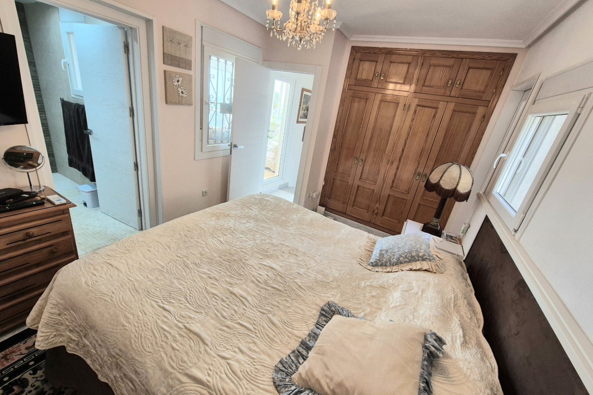 Resale - Villa -
San Miguel de Salinas - Ciudad de las comunicaciones