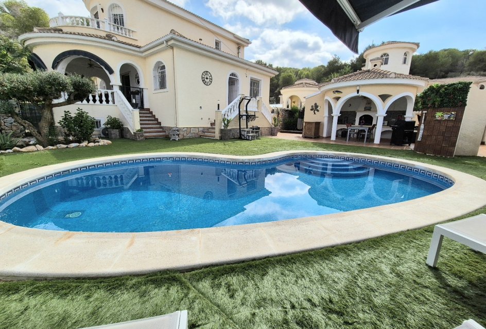 Resale - Villa -
San Miguel de Salinas - Ciudad de las comunicaciones