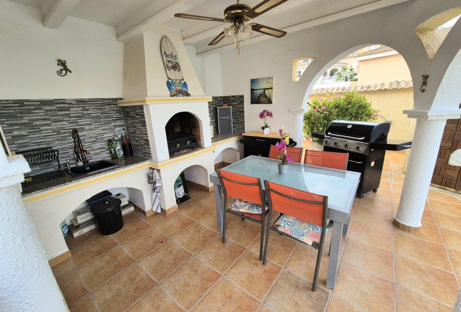 Resale - Villa -
San Miguel de Salinas - Ciudad de las comunicaciones