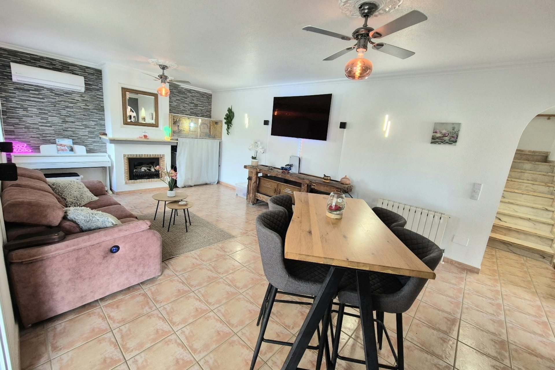 Resale - Villa -
San Miguel de Salinas - Ciudad de las comunicaciones