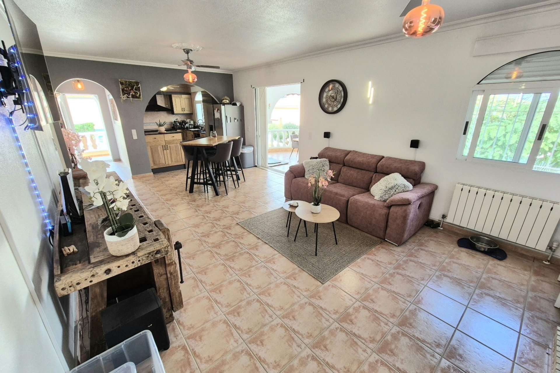 Resale - Villa -
San Miguel de Salinas - Ciudad de las comunicaciones