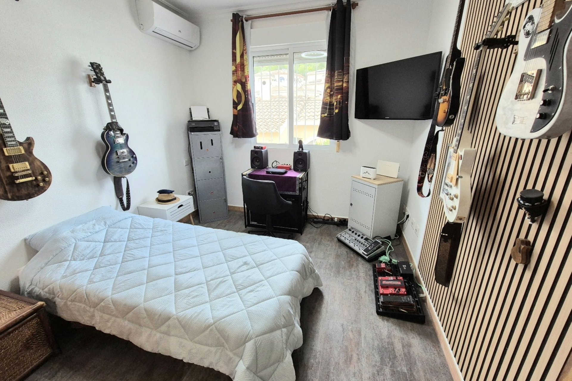 Resale - Villa -
San Miguel de Salinas - Ciudad de las comunicaciones