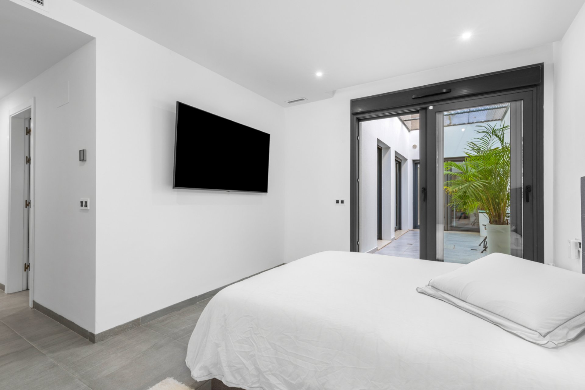 Resale - Villa -
San Miguel de Salinas - Inland