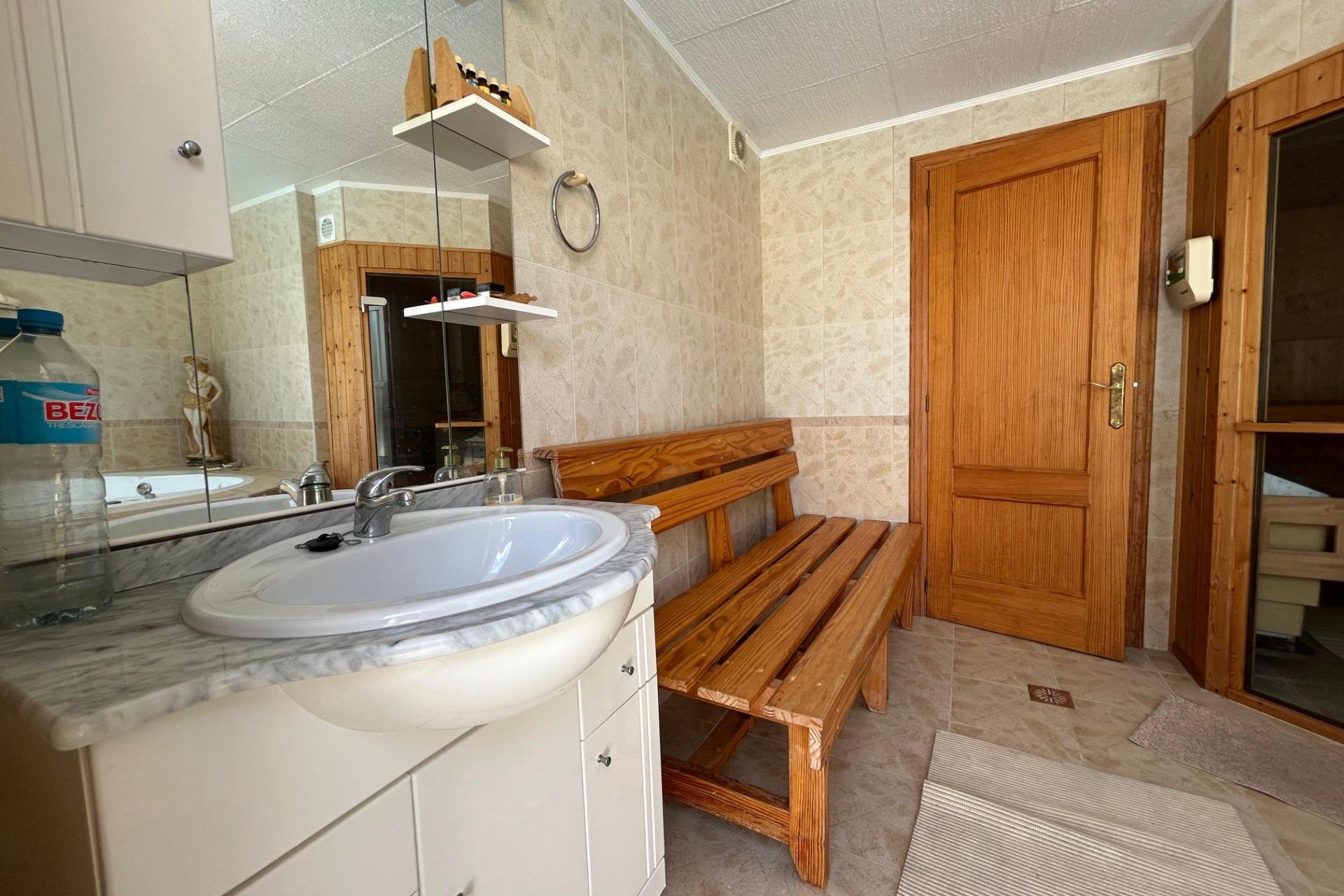 Resale - Villa -
Torrevieja - La Siesta - El Salado - Torreta