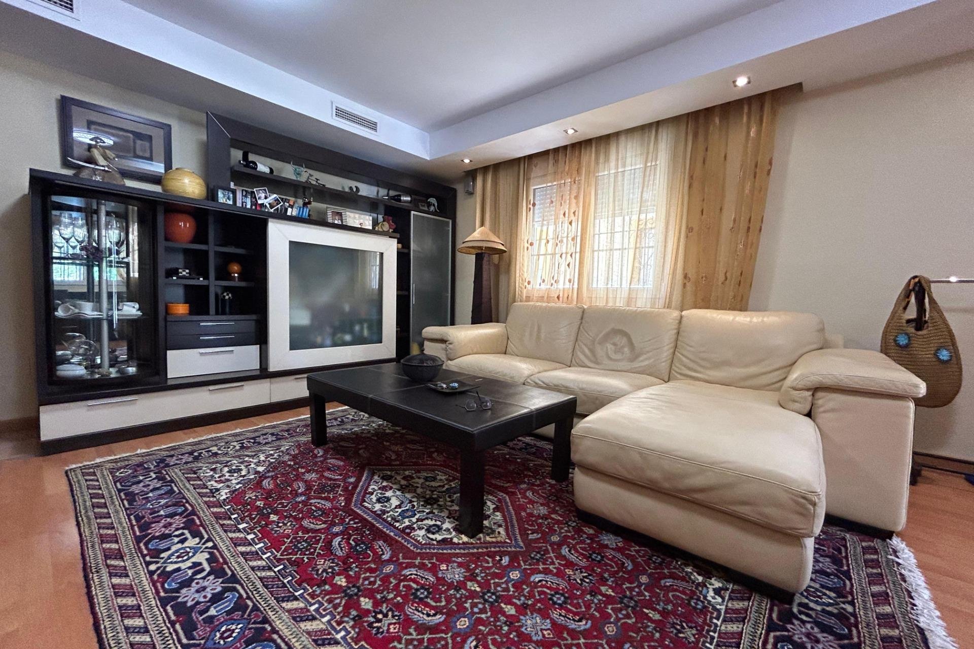 Resale - Villa -
Torrevieja - La Siesta - El Salado - Torreta