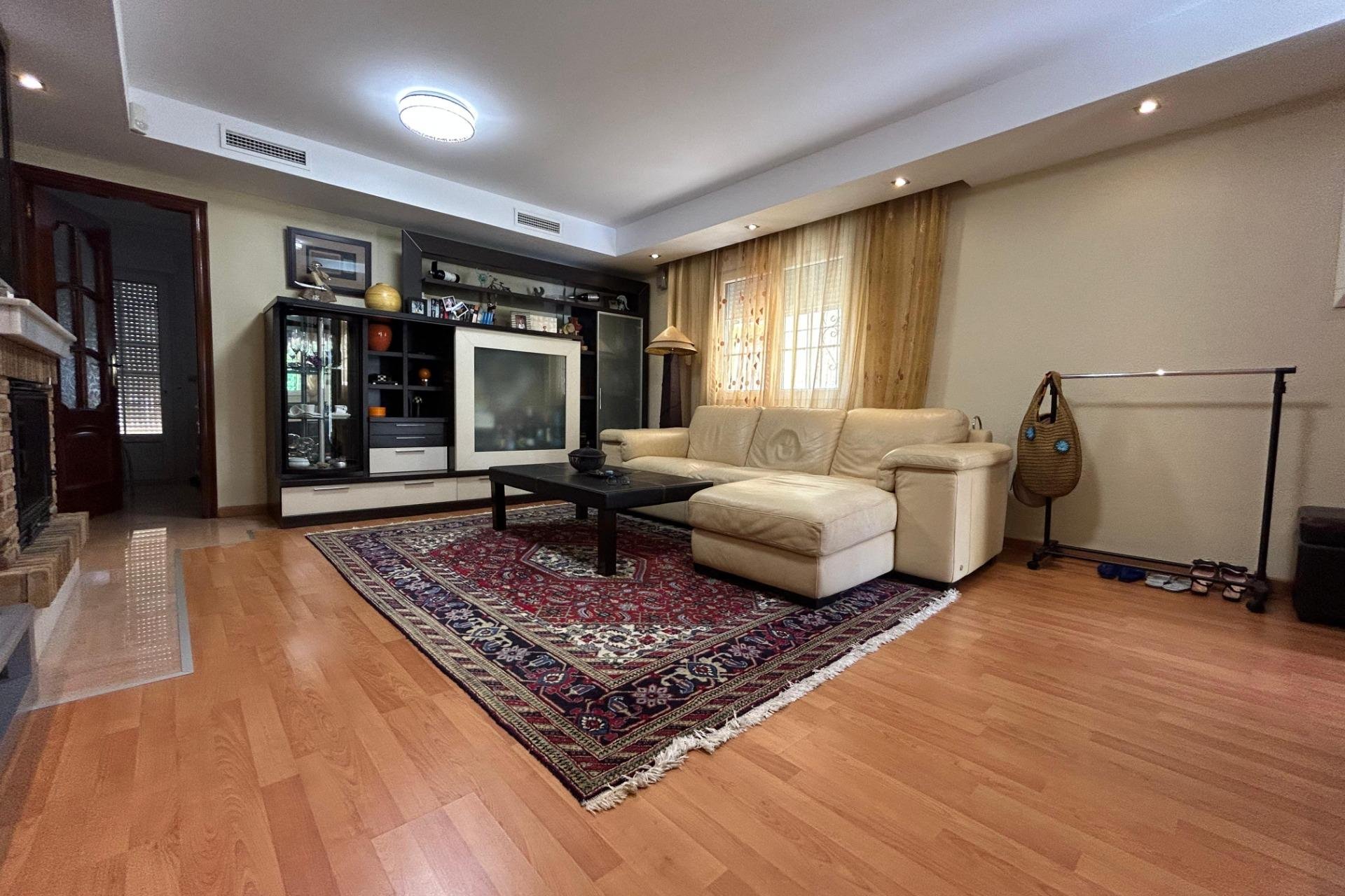 Resale - Villa -
Torrevieja - La Siesta - El Salado - Torreta