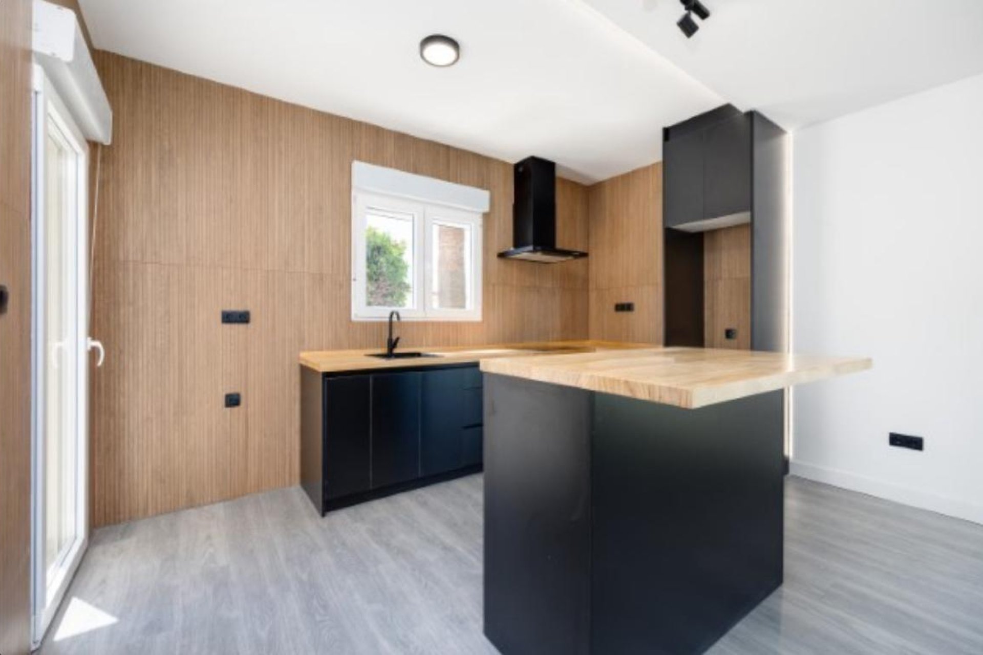Resale - Villa -
Torrevieja - La Siesta - El Salado - Torreta
